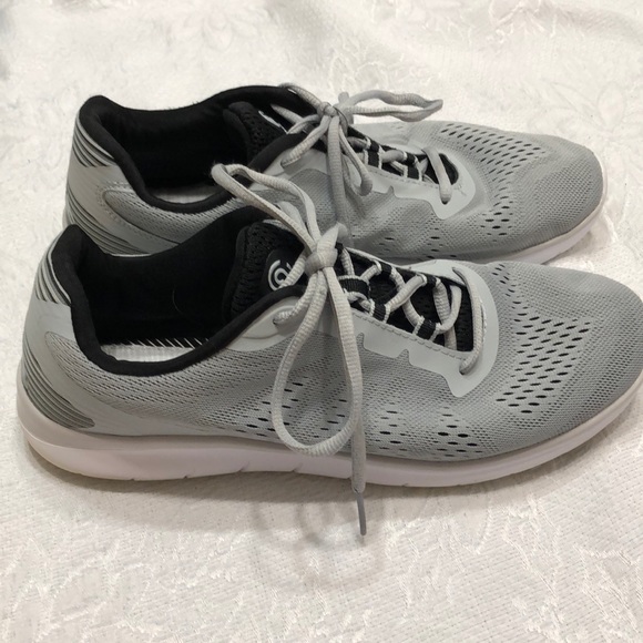 Champion men’s gray athletic shoes size 10 - Picture 2 of 6